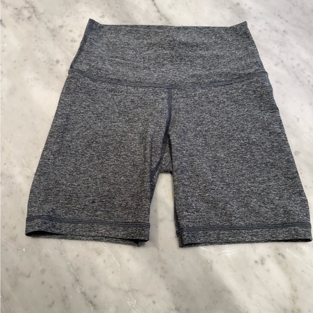 Aritzia TNA dark heather grey bike shorts 7” in size XS